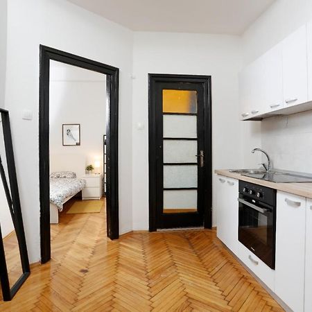 Lovely Apartment With 2 Bedrooms 布加勒斯特 外观 照片