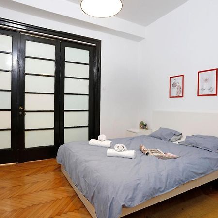 Lovely Apartment With 2 Bedrooms 布加勒斯特 外观 照片