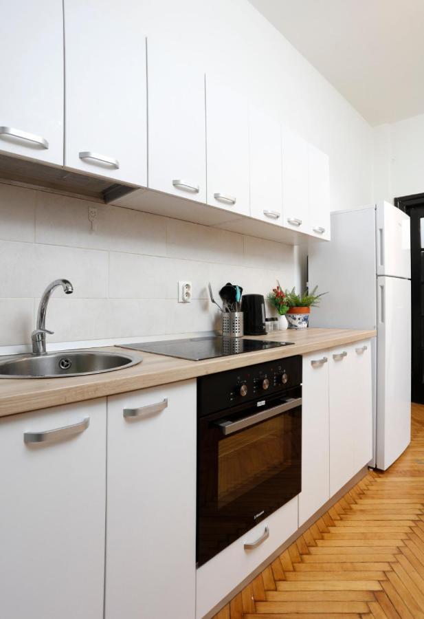 Lovely Apartment With 2 Bedrooms 布加勒斯特 外观 照片
