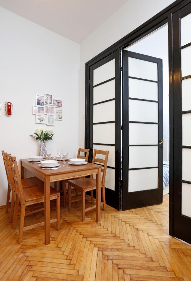 Lovely Apartment With 2 Bedrooms 布加勒斯特 外观 照片